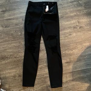 Black American Eagle Skinny Jeans NWT. Size 8L.  Next Level Stretch.